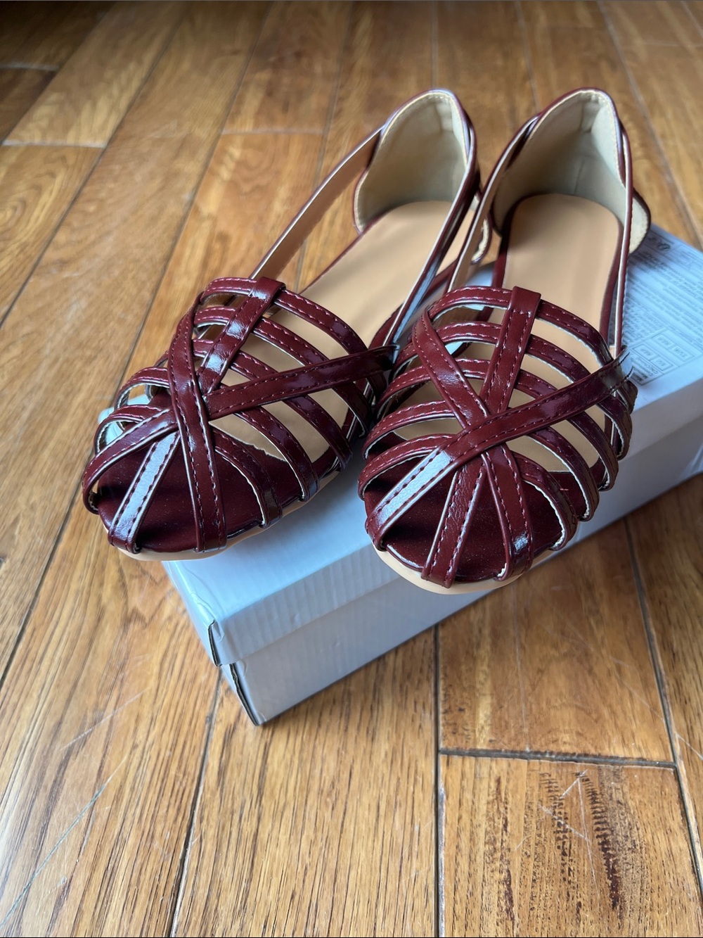 Women’s Strappy Closed-Toe Flats in Burgundy